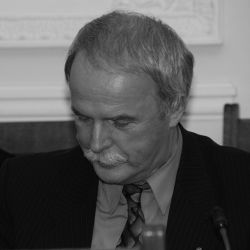 Prof. zwycz. dr hab. Marian Filar